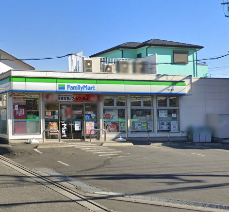 コンビニ　ファミリーマート（コンビニ）まで731m