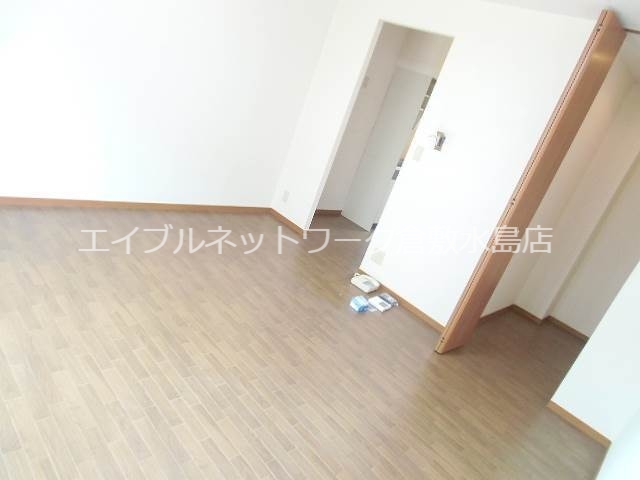 居室・リビング　明るい室内