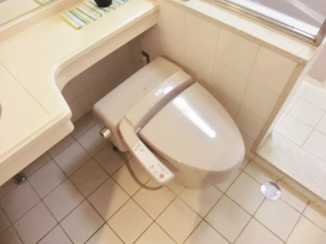 トイレ　★トイレ画像・温水洗浄便座付き★