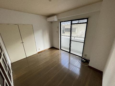 居室・リビング　室内