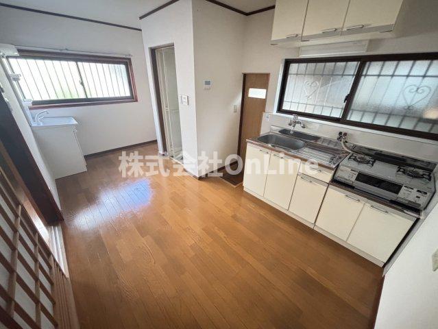 西山本町5丁目貸家2階建ての居間写真