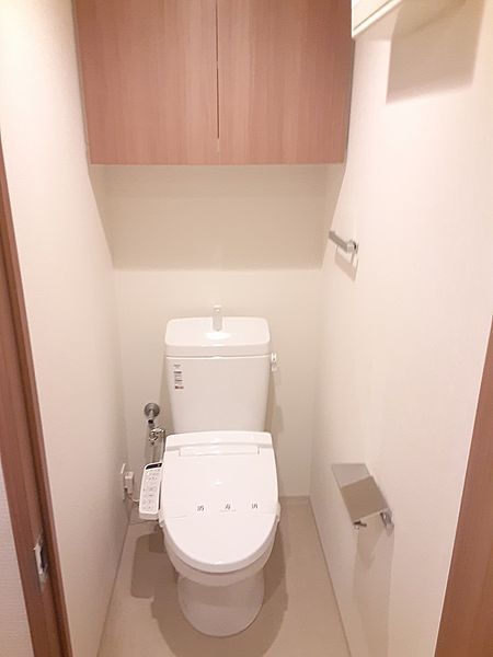 トイレ　（別タイプ参考写真）クレイシア赤羽　北区赤羽2