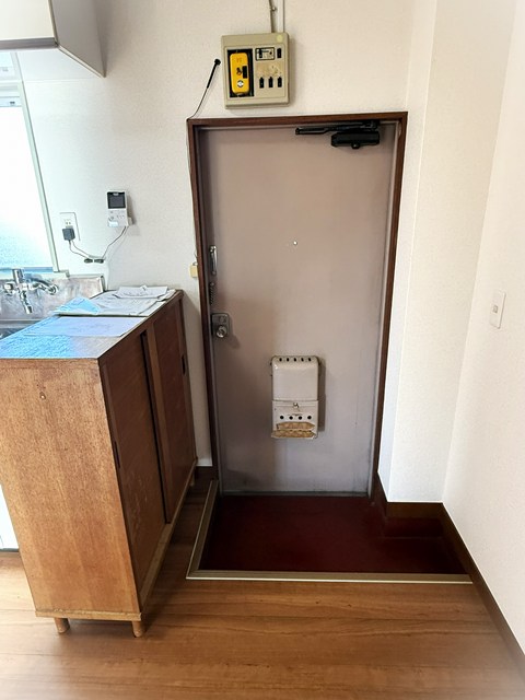 三上アパートの玄関写真