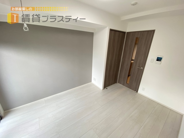 居室・リビング　日が差し込む明るいお部屋です。
