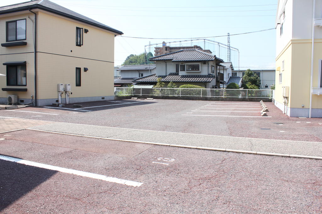 【広島市佐伯区八幡東のアパートの駐車場】