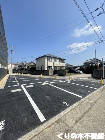 【イリゼトキワの駐車場】