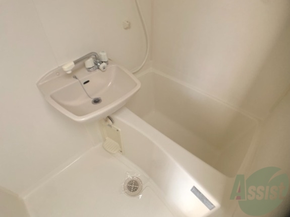 バス・シャワールーム　落ち着きのある浴室です。１日の疲れを癒してもらいましょう。