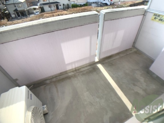 バルコニー　バルコニーは幅もしっかりあって洗濯物がはかどりそうですね。