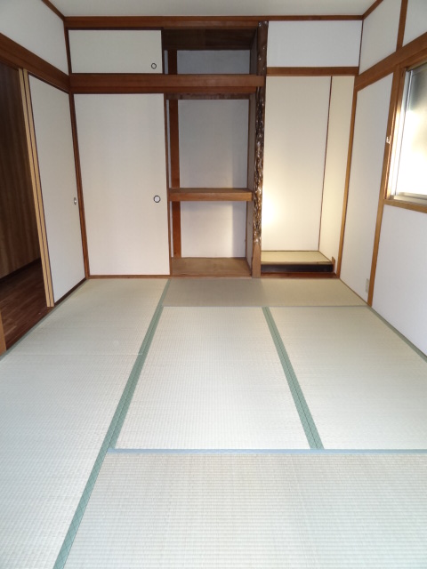 その他設備　2面採光で明るい和室６帖！