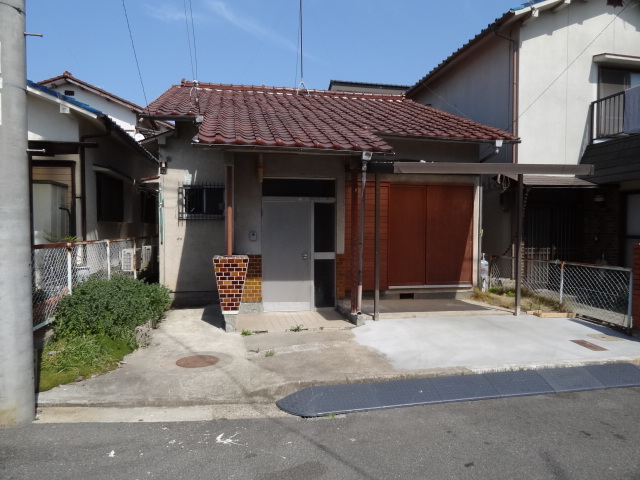 建物外観　駐車場1台込み！