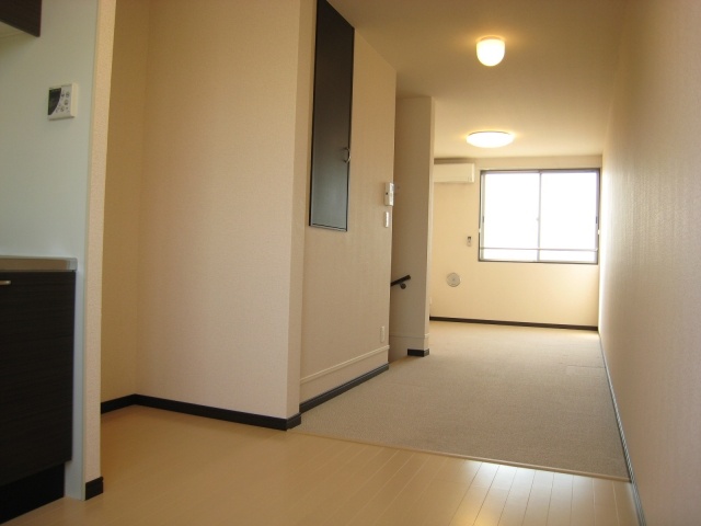 居室・リビング　２Ｆのリビングダイニングです。照明・エアコン付き！