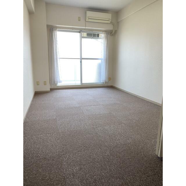 居室・リビング　エアコン付きで快適に過ごせます♪