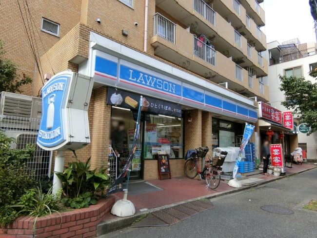 コンビニ　ローソン大森海岸駅前店（コンビニ）まで88m