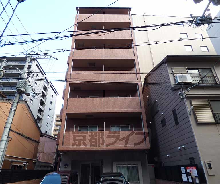 京都市中京区藤西町のマンションの建物外観