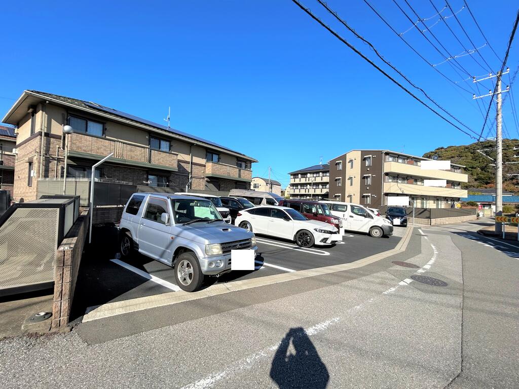 【袖ケ浦市蔵波のアパートの駐車場】