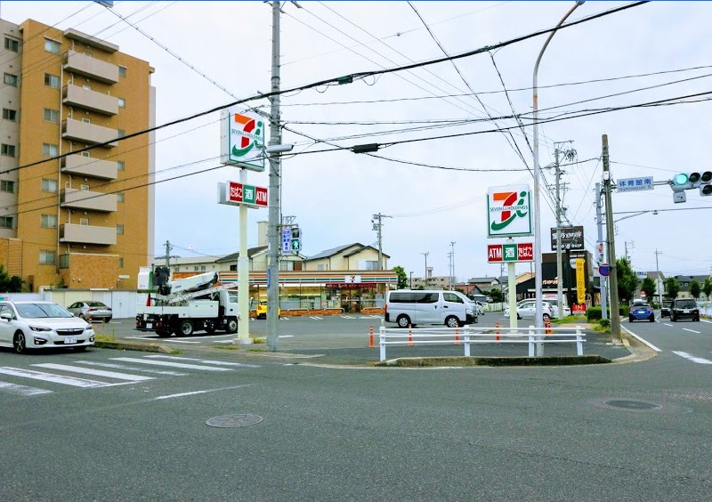 【尾張旭市北山町北新田のマンションのコンビニ】