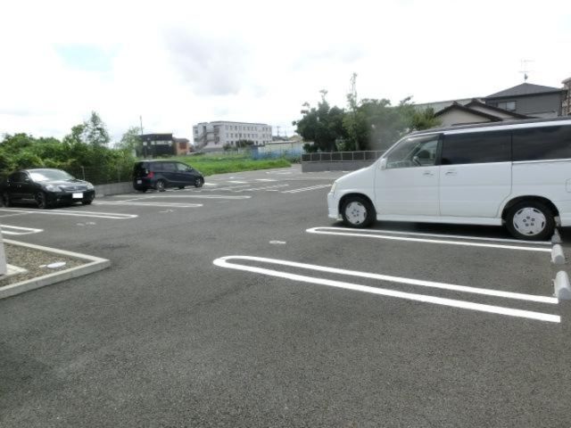 【千葉市緑区椎名崎町のアパートの駐車場】