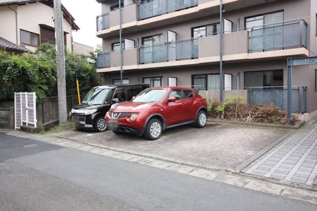 【アレグリア　三島市賃貸マンションの駐車場】