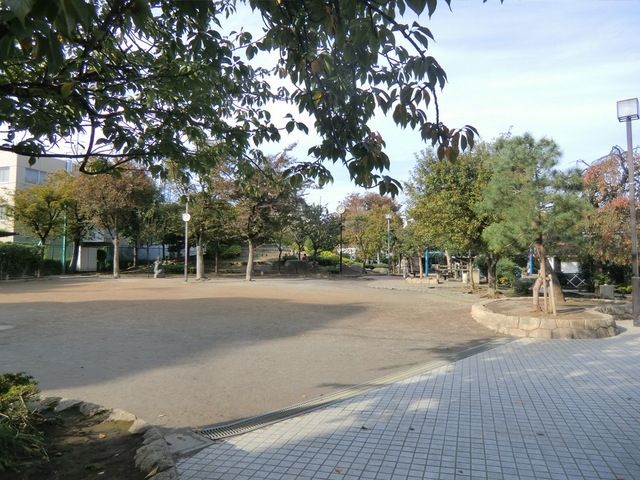 【荒川区東日暮里のマンションの公園】