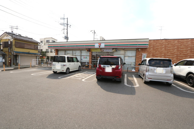 コンビニ　セブンイレブン結城中央店（コンビニ）まで550m