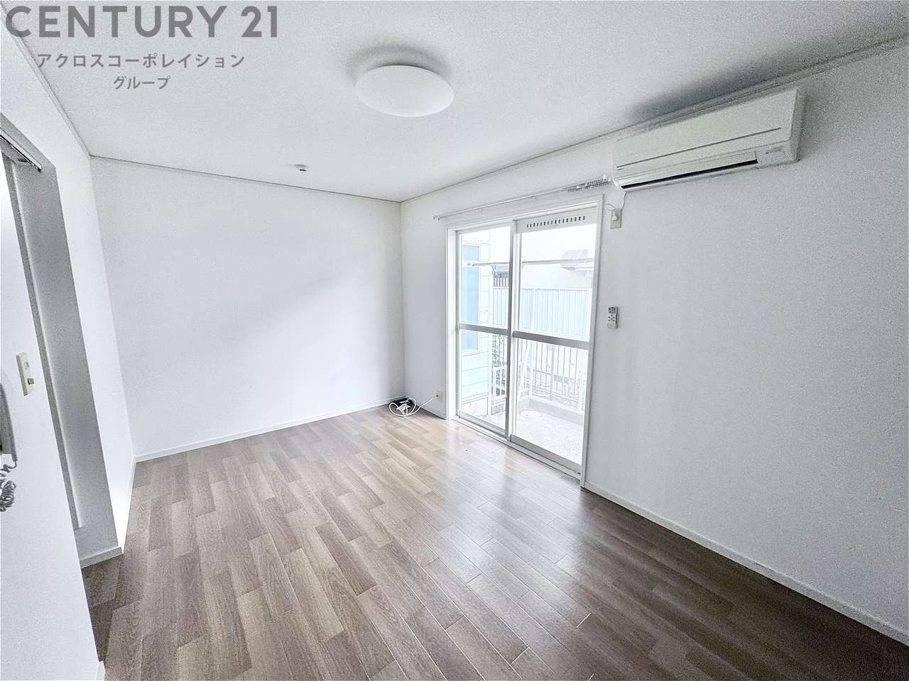 居室・リビング　明るいリビング