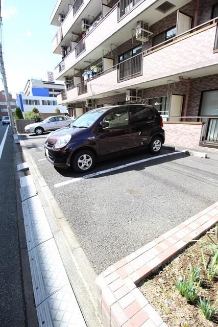 【八王子市南大沢のマンションの駐車場】