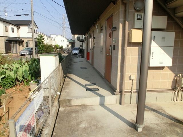 【松戸市上矢切のアパートのエントランス】