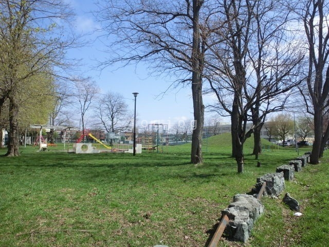 【札幌市白石区中央二条のマンションの公園】