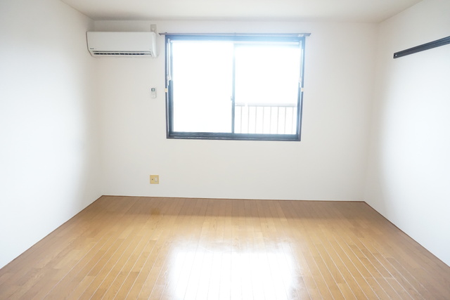 居室・リビング　８帖の洋室☆