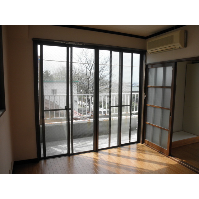 居室・リビング　別部屋の画像になります。