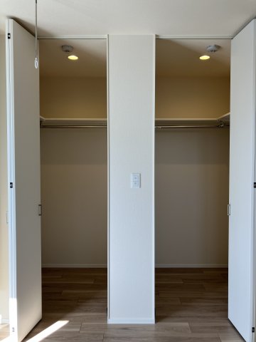 収納　ウォークインクローゼットを2カ所完備していて収納豊富