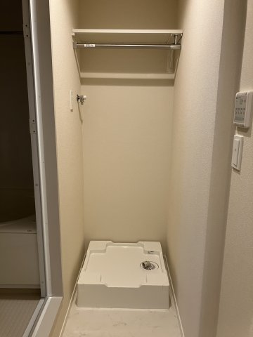 その他設備　ゆったりした洗濯機置場、ドラム式も余裕♪