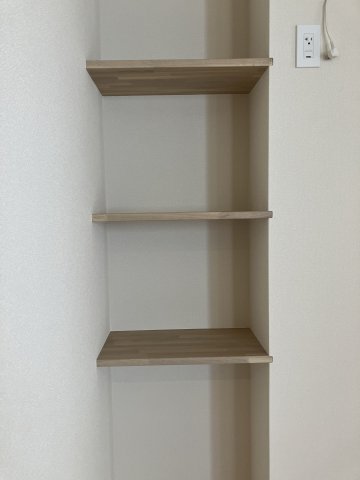 その他部屋・スペース　しまうにも飾るにも使える、使い勝手のいい造り付け収納も完備