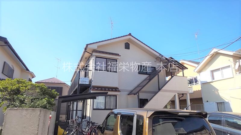 建物外観　二階建てアパート