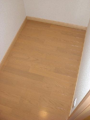 収納　階段横収納付きです。