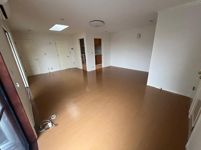 居室・リビング　リビングは天窓付です