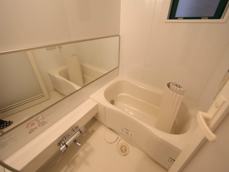 バス・シャワールーム　追い焚き浴室暖房乾燥機ミストサウナ付　窓付き（換気良好）