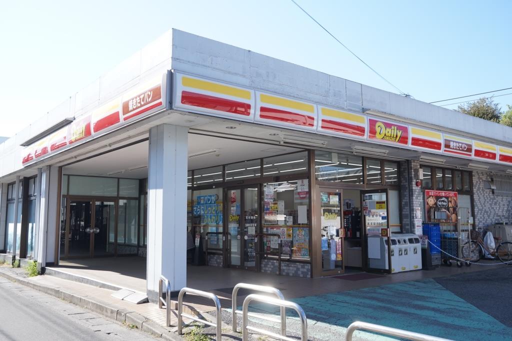 コンビニ　デイリーヤマザキ 七里駅前店（コンビニ）まで559m