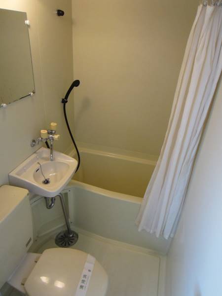 バス・シャワールーム　写真と現況が相違する場合は現況を優先致します。