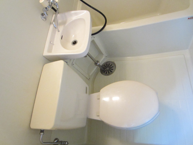 トイレ　写真と現況が相違する場合は現況を優先致します。