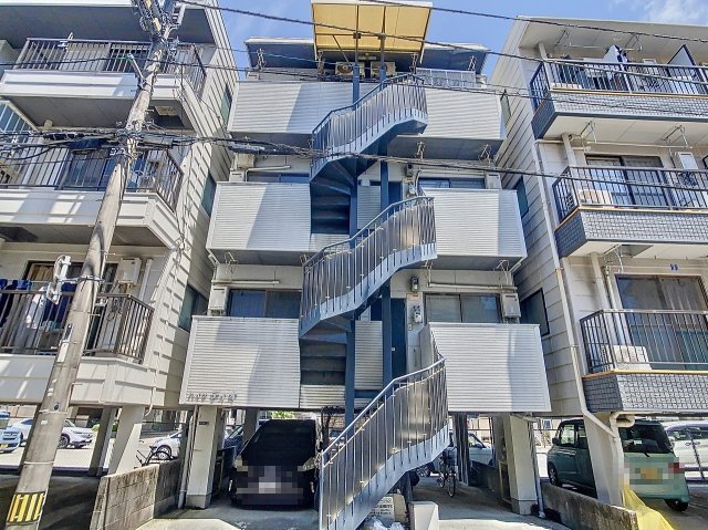 建物外観　現況が相違する場合は現況を優先致します。