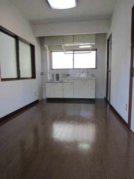 居室・リビング　写真と現況が相違する場合は現況を優先致します。