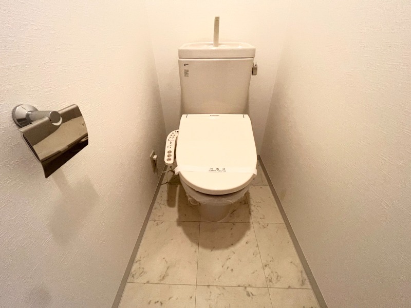 地下鉄御堂筋線 中津駅 徒歩2分 9階建 築21年のトイレ写真