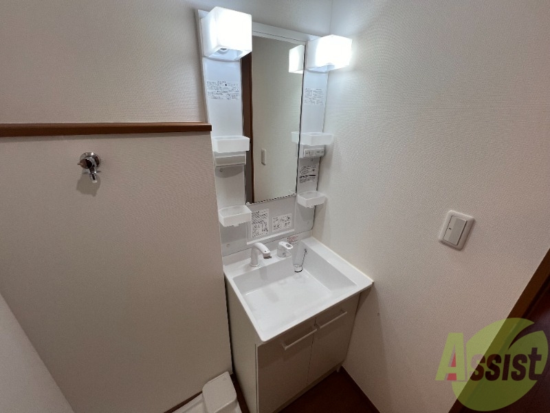 洗面設備　独立洗面台で、朝の身支度も楽に出来そうですね！