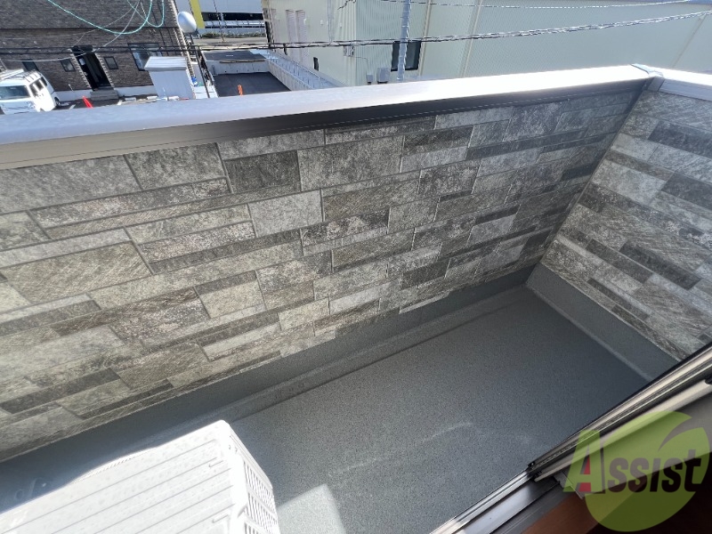 バルコニー　バルコニーが広いと、洗濯物も干しやすいですね。