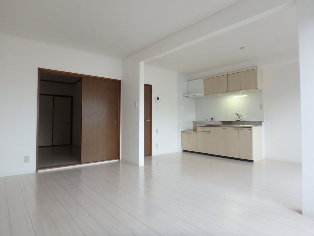 居室・リビング　こちらのリビングで趣味の時間をお楽しみください