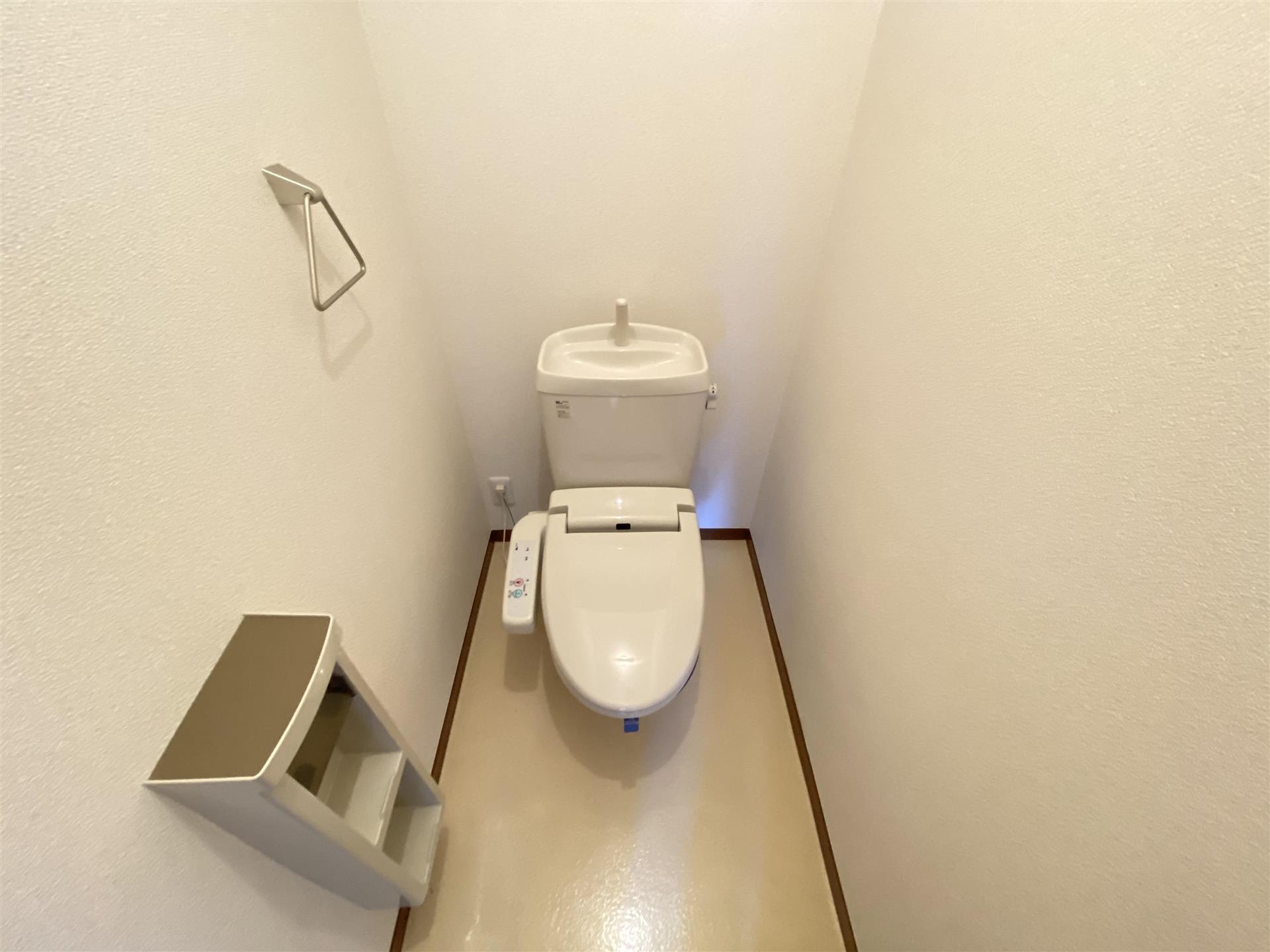 トイレ　温水洗浄暖房便座付トイレ