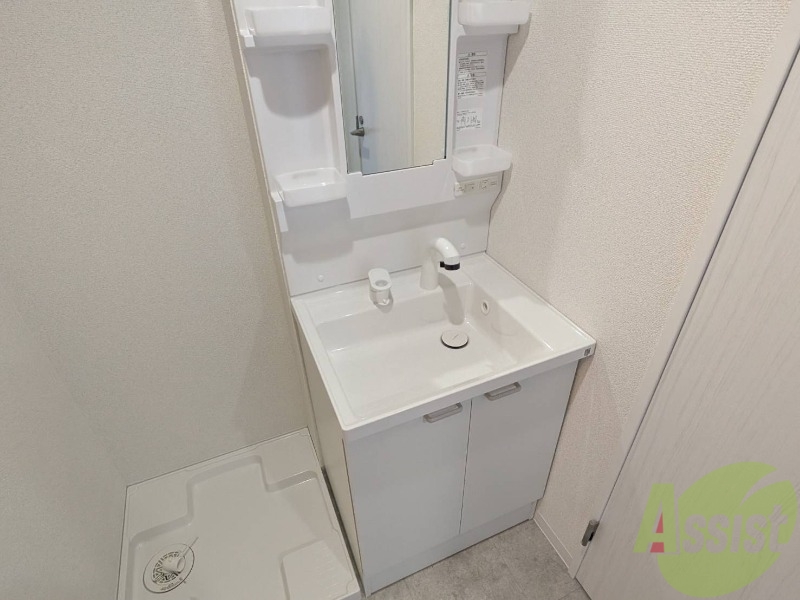 洗面設備　洗面台も独立しており朝の準備はコチラから。
