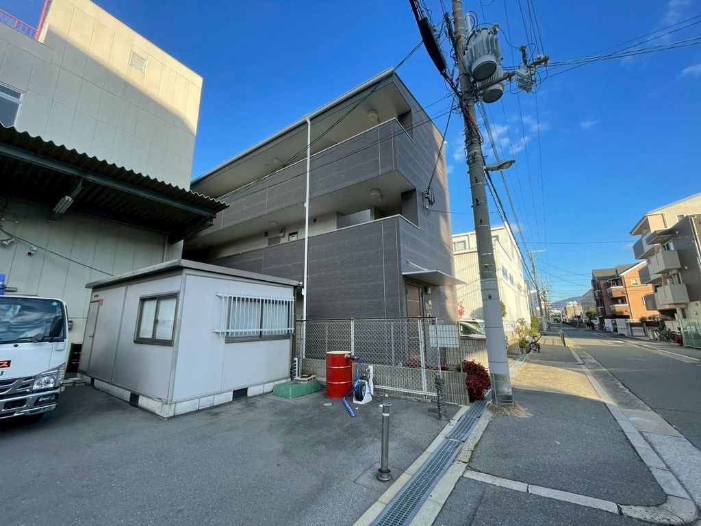 建物外観　駐車場