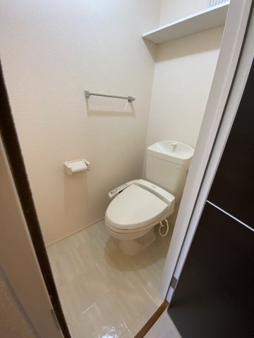 トイレ　別部屋同間取りのお写真となります。参考にご覧くださいませ。